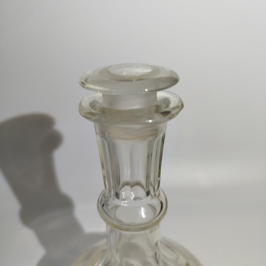 Штоф для крепких спиртных напитков, декорированный линзами