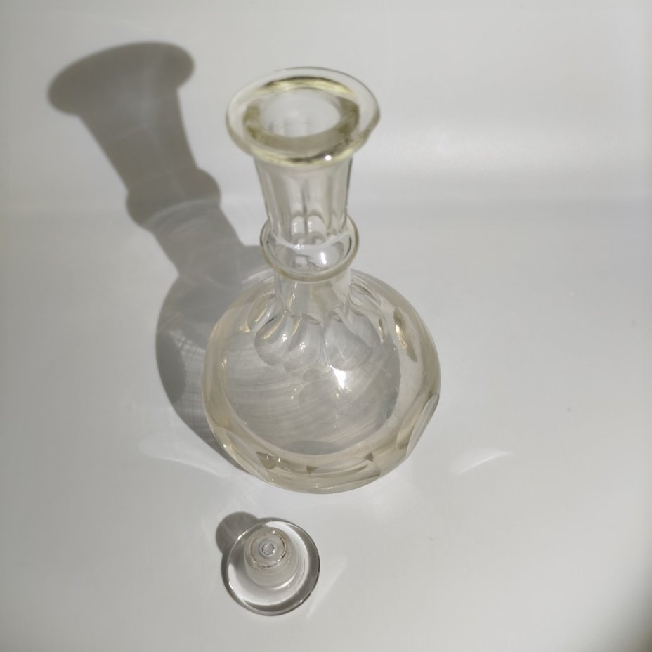 Штоф для крепких спиртных напитков, декорированный линзами