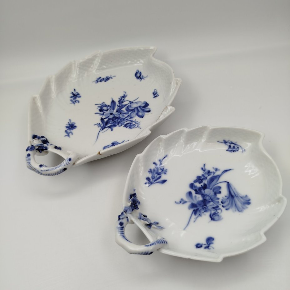 Набор из двух тарелок в форме листов с растительным декором, фарфор, роспись, Royal Copenhagen, 1870-1890 гг.