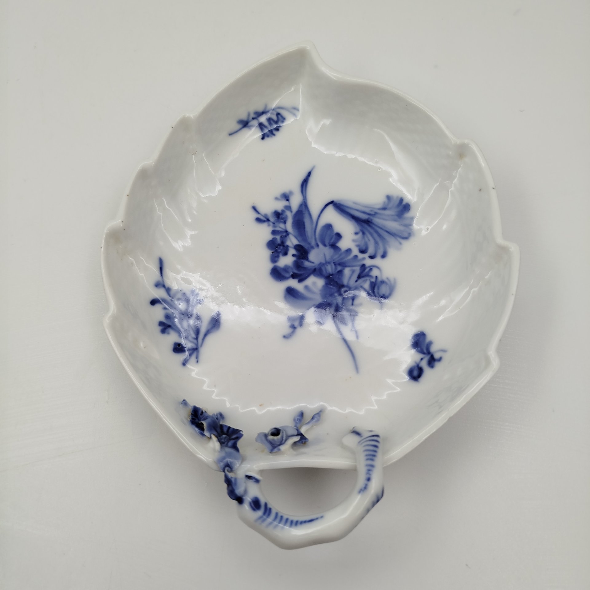 Набор из двух тарелок в форме листов с растительным декором, фарфор, роспись, Royal Copenhagen, 1870-1890 гг.