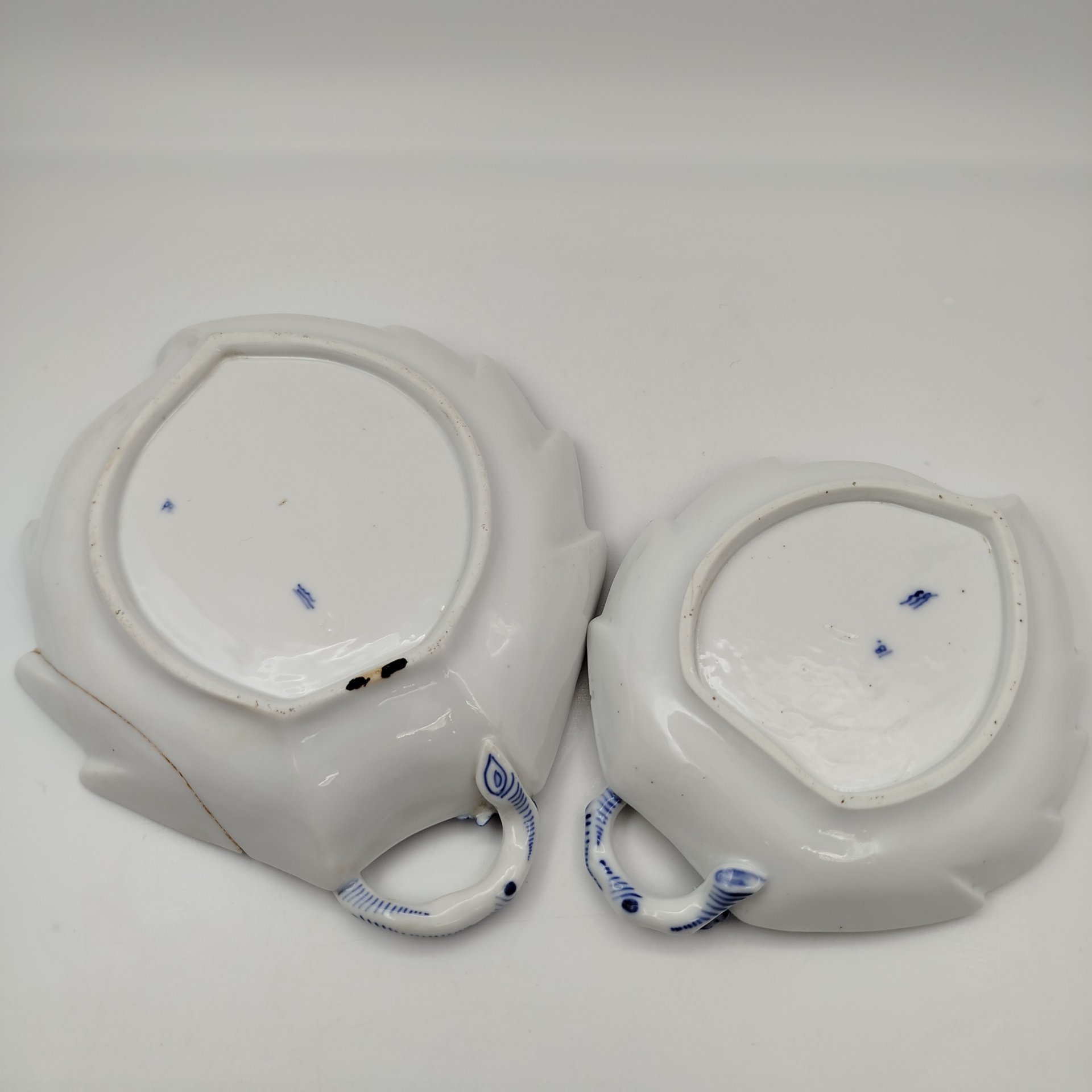 Набор из двух тарелок в форме листов с растительным декором, фарфор, роспись, Royal Copenhagen, 1870-1890 гг.