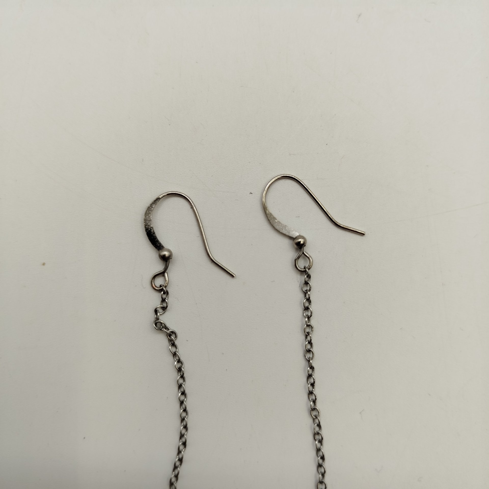 Серьги абстрактной формы, металл, стекло, Европа, 1990-2010 гг.