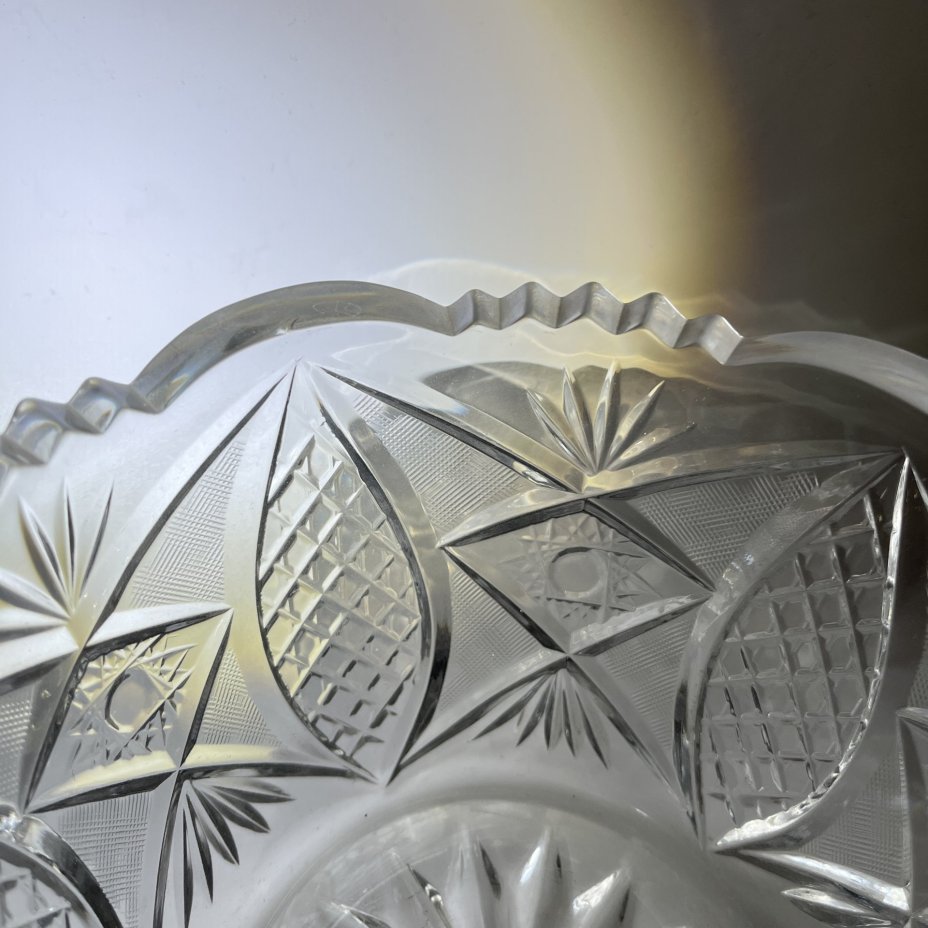 Салатник круглой формы с геометрическим декором