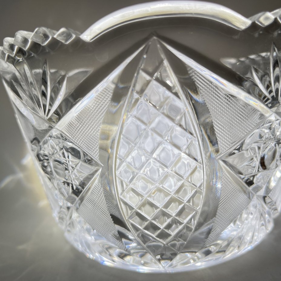 Салатник круглой формы с геометрическим декором