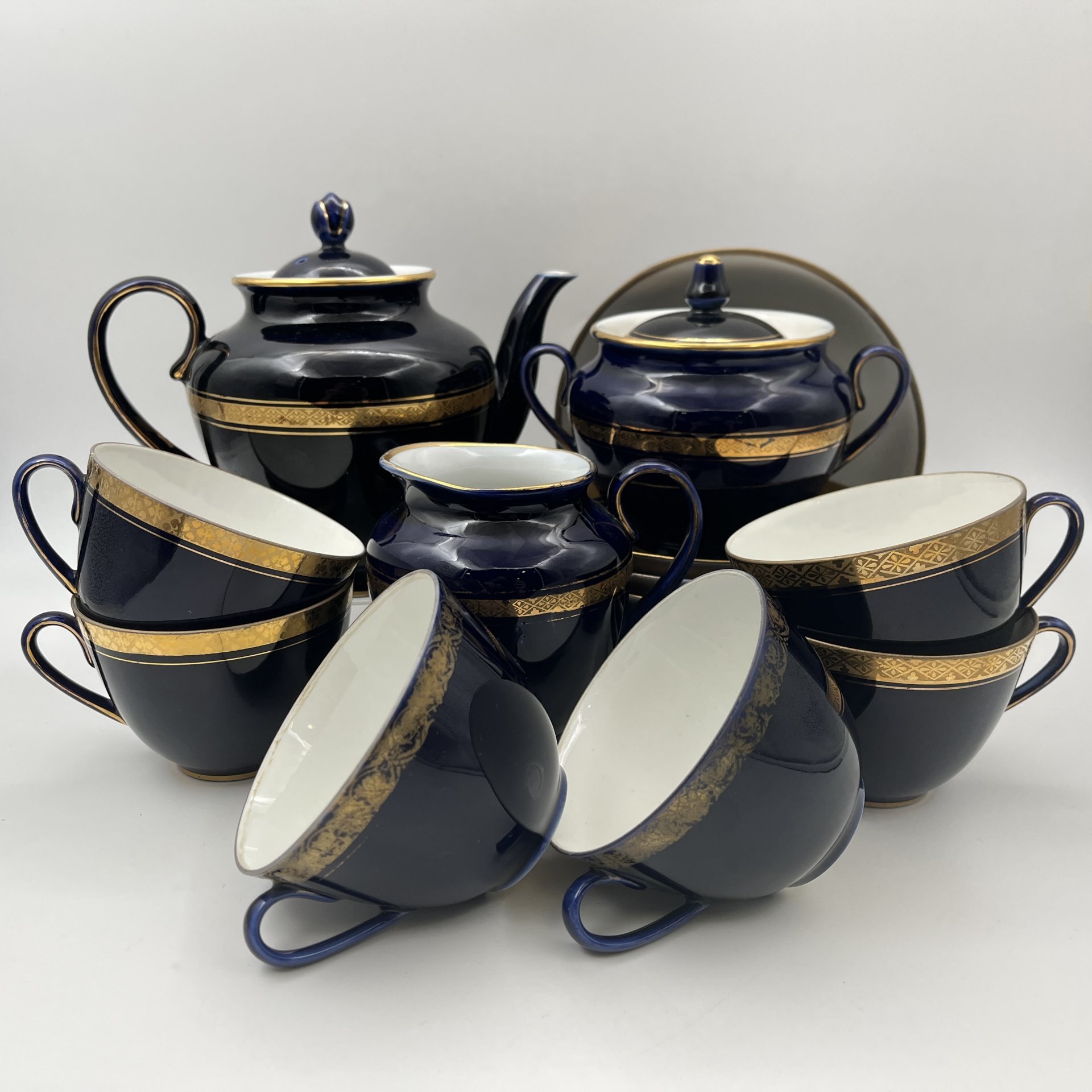Сервиз чайный с орнаментальным декором (в подборе) на 6 персон, 16 предметов