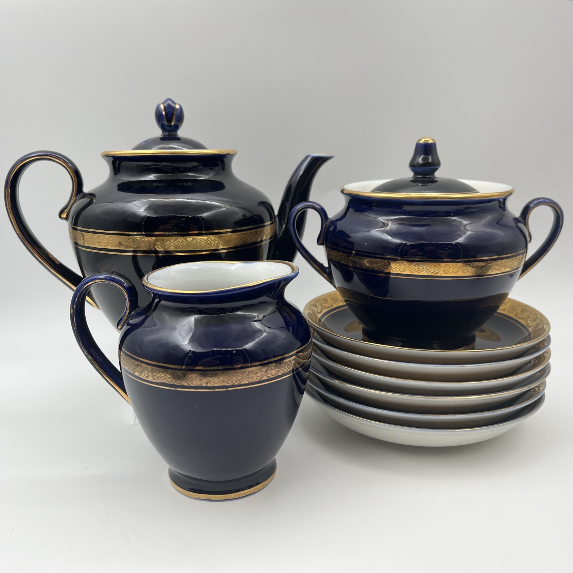 Сервиз чайный с орнаментальным декором (в подборе) на 6 персон, 16 предметов