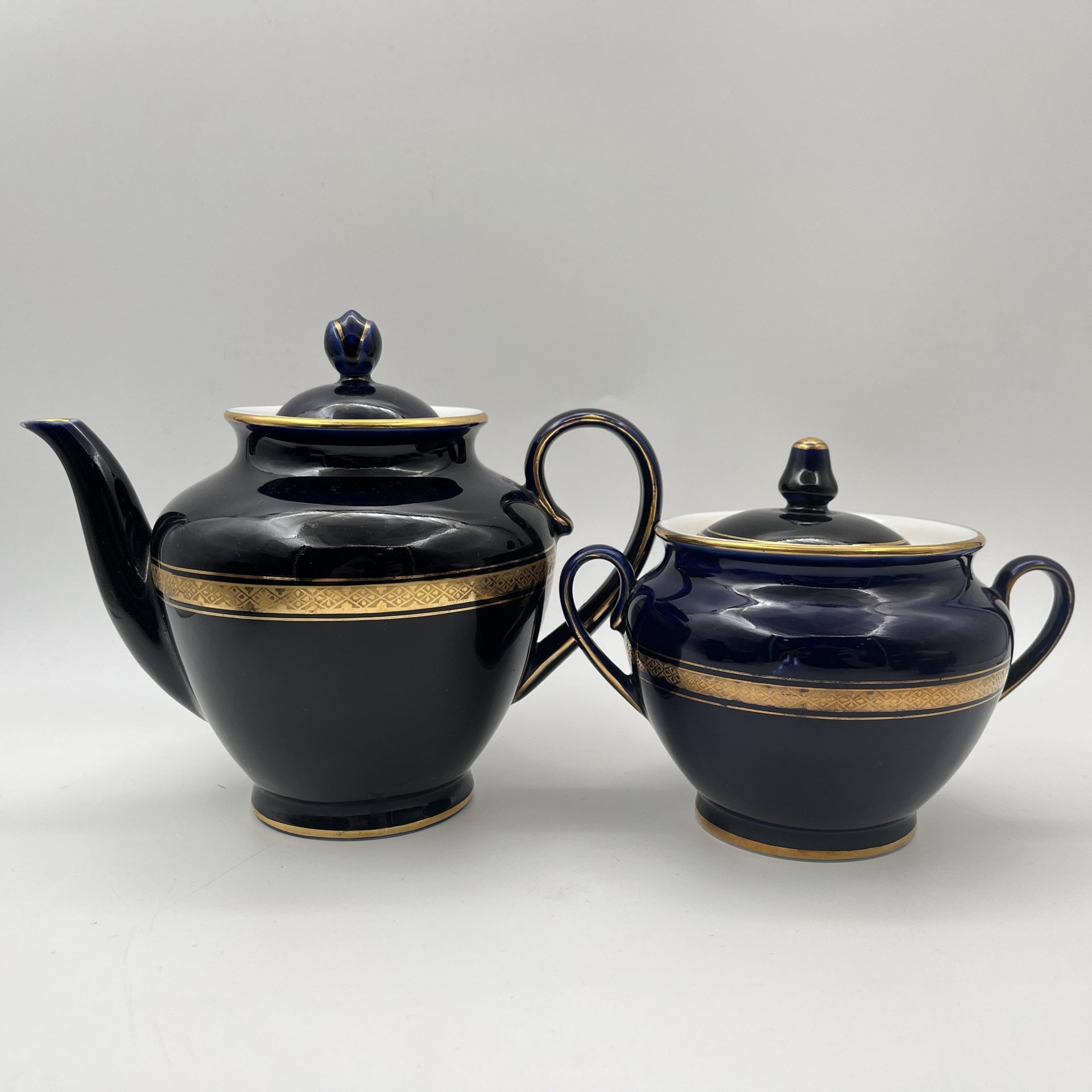 Сервиз чайный с орнаментальным декором (в подборе) на 6 персон, 16 предметов