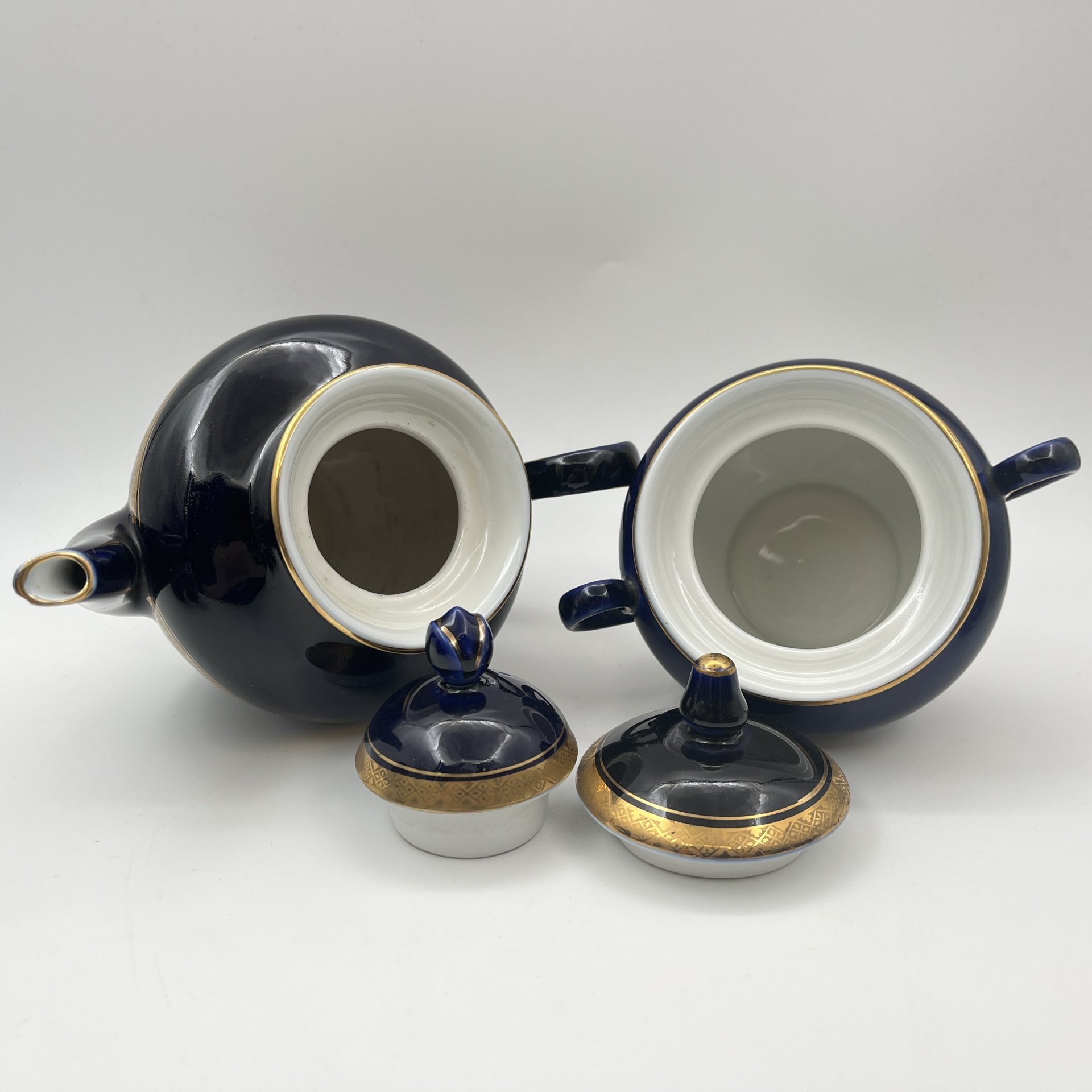 Сервиз чайный с орнаментальным декором (в подборе) на 6 персон, 16 предметов