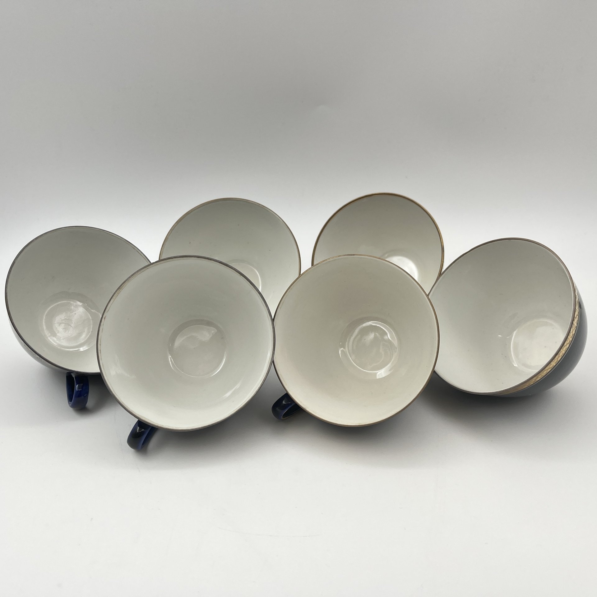 Сервиз чайный с орнаментальным декором (в подборе) на 6 персон, 16 предметов