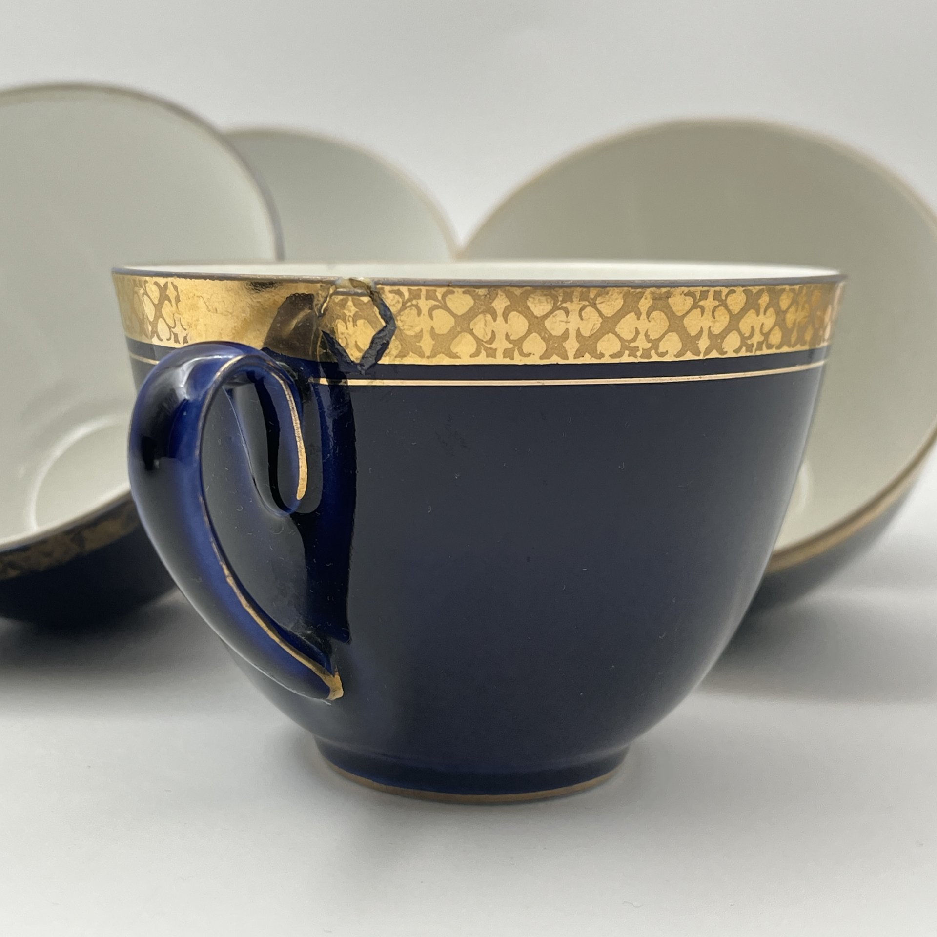 Сервиз чайный с орнаментальным декором (в подборе) на 6 персон, 16 предметов