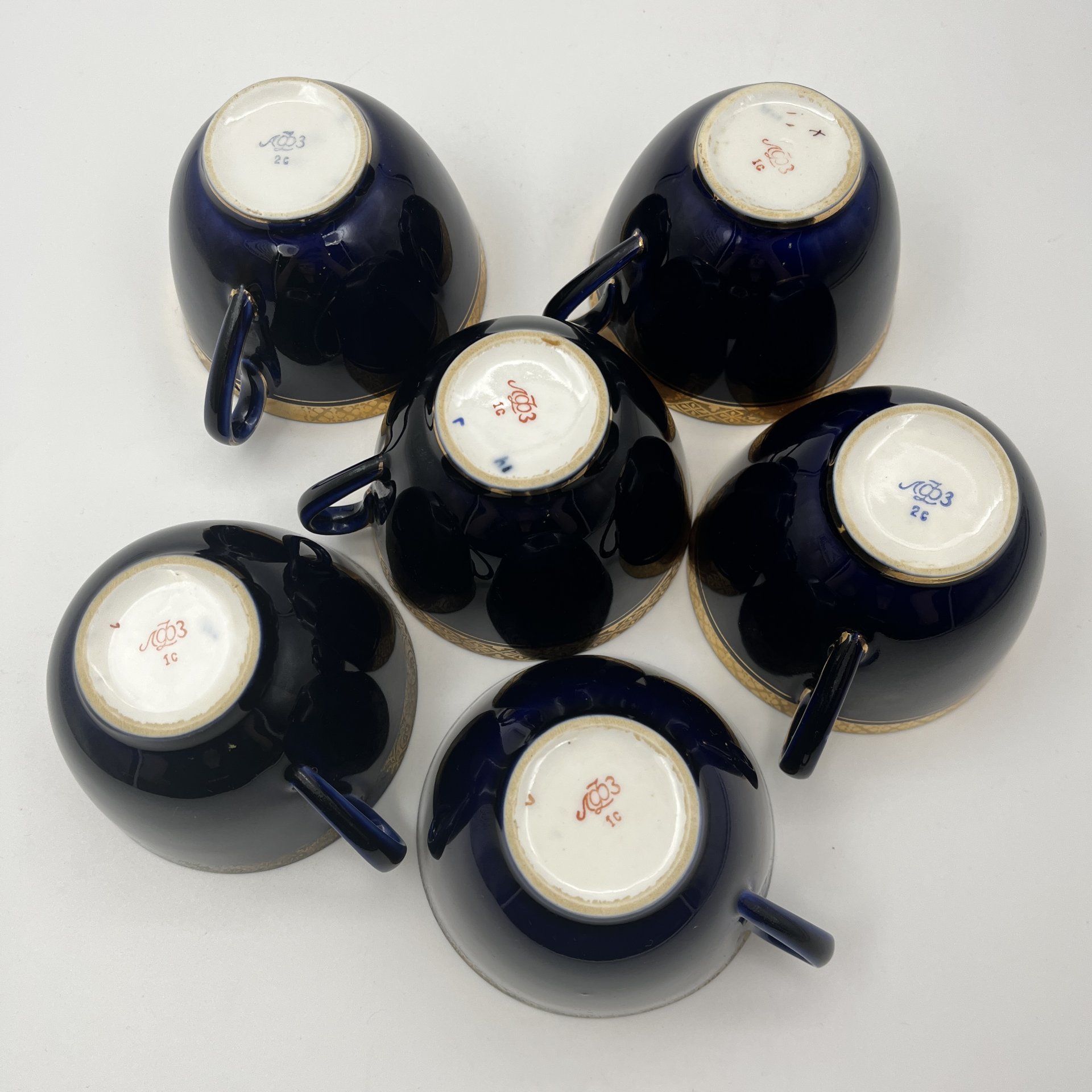 Сервиз чайный с орнаментальным декором (в подборе) на 6 персон, 16 предметов