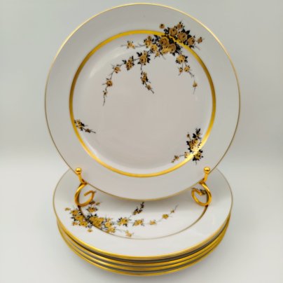 Набор из шести обеденных тарелок с цветочным декором золотистого цвета
