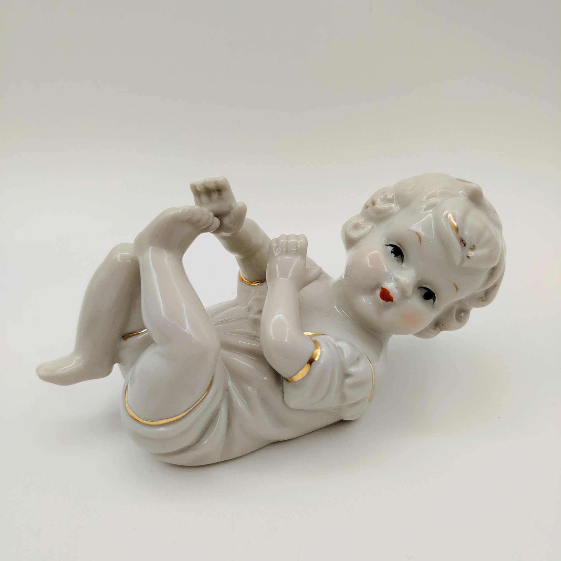 Статуэтка "Младенец", фарфор, роспись, золочение, Западная Европа, 1930-1950 гг.