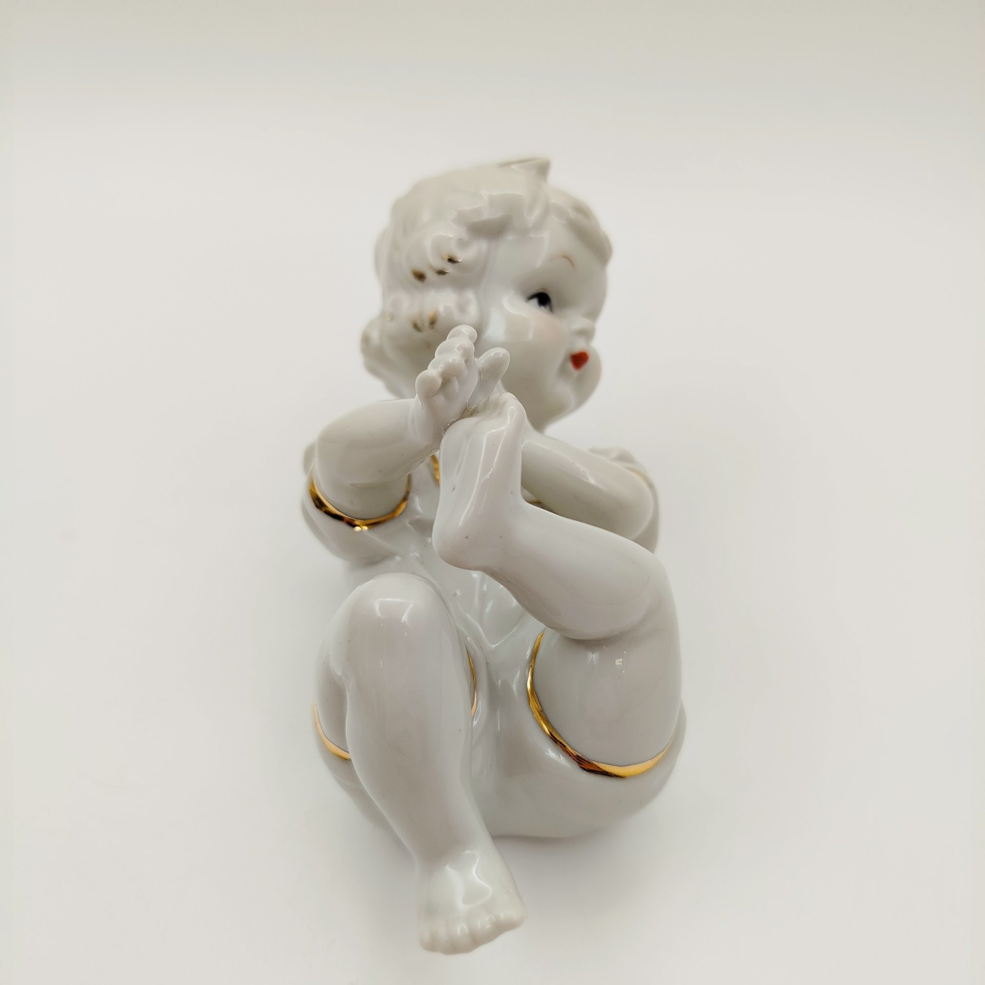 Статуэтка "Младенец", фарфор, роспись, золочение, Западная Европа, 1930-1950 гг.