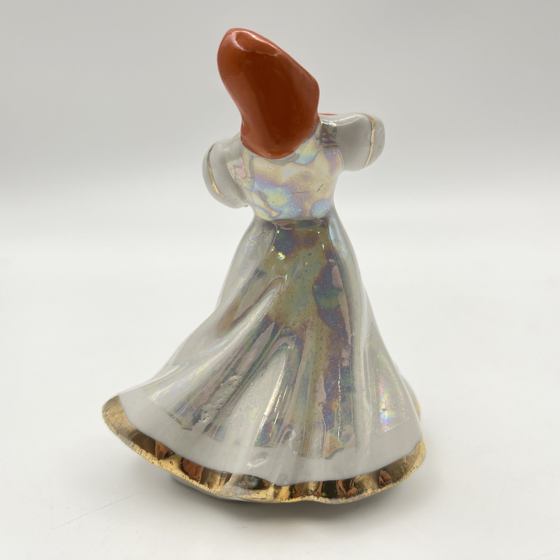 Статуэтка из скульптурной композиции "Русский перепляс", автор А.Д. Бржезицкая, фарфор, роспись, люстр, золочение, Дулевский фарфоровый завод (Дулёво), СССР, 1962 г.
