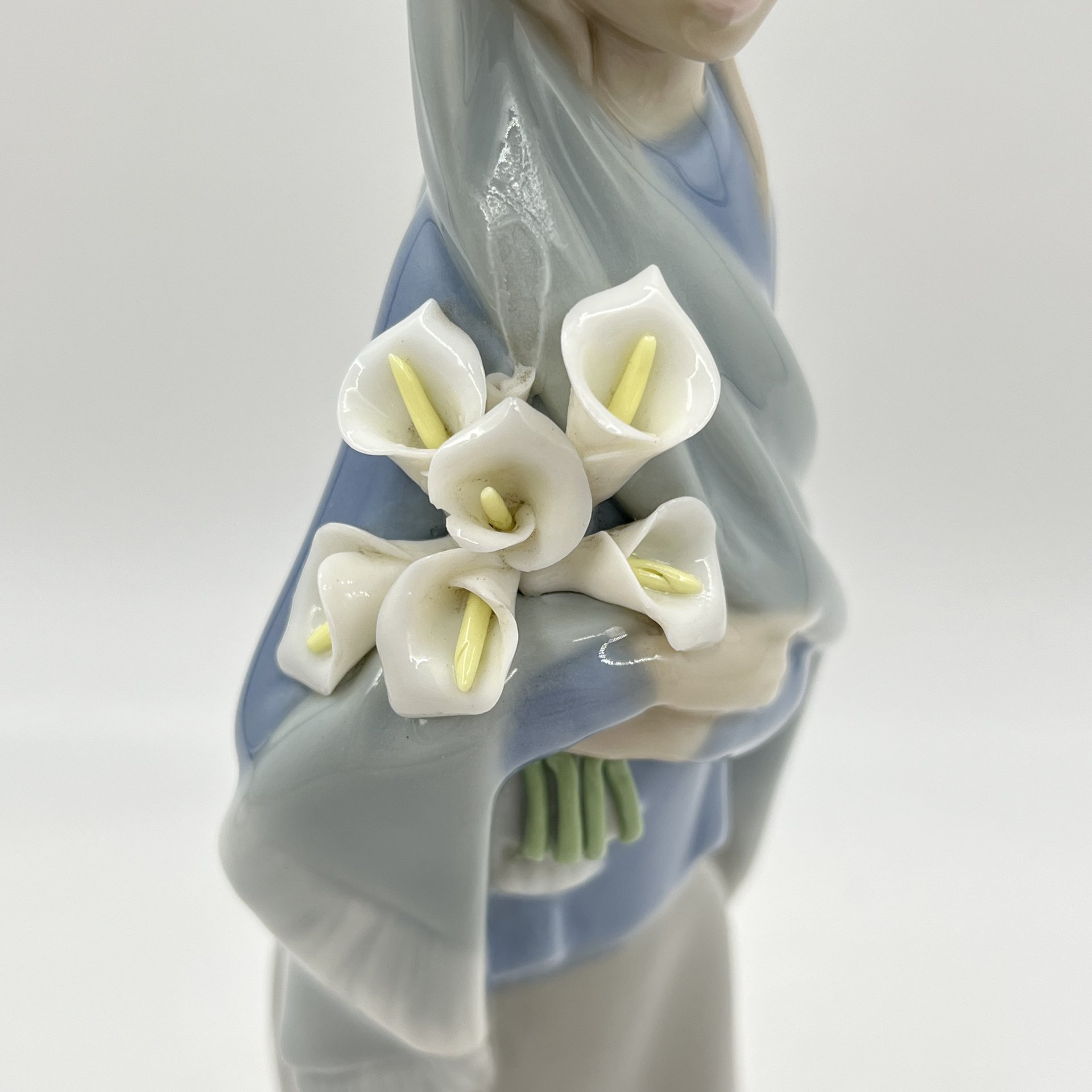 Статуэтка "Девочка с каллами" (символика Девы Марии), Lladro