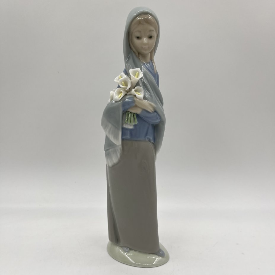 Статуэтка "Девочка с каллами" (символика Девы Марии), Lladro