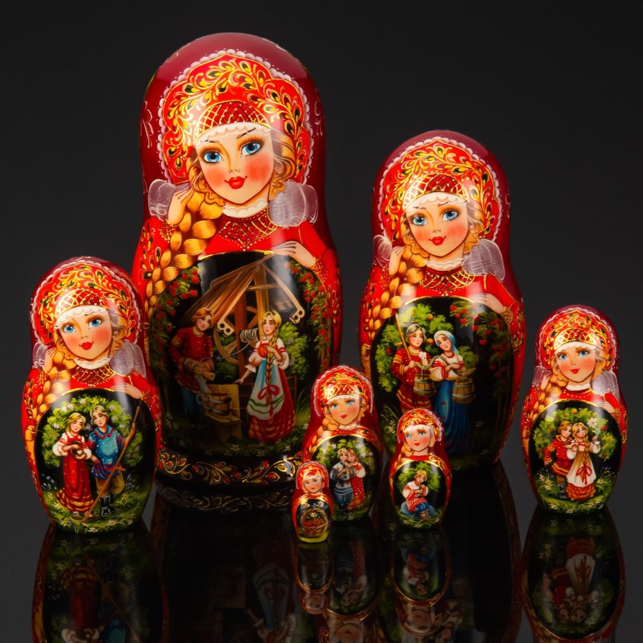 Матрешка "Влюбленные" (7 мест), автор росписи С.А. Лонченкова, дерево, лак, роспись, золочение, Российская Федерация, 2025 г.