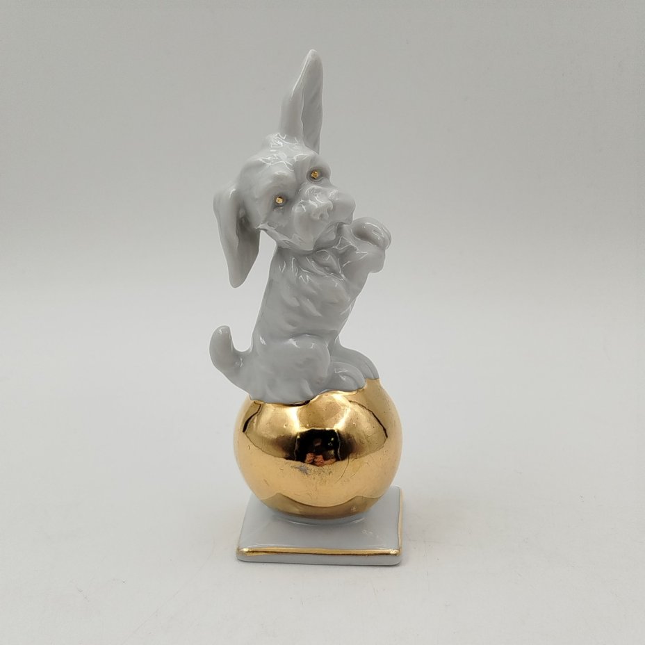 Статуэтка "Собака на шаре", фарфор, золочение, Германия, 1960-1990 гг.
