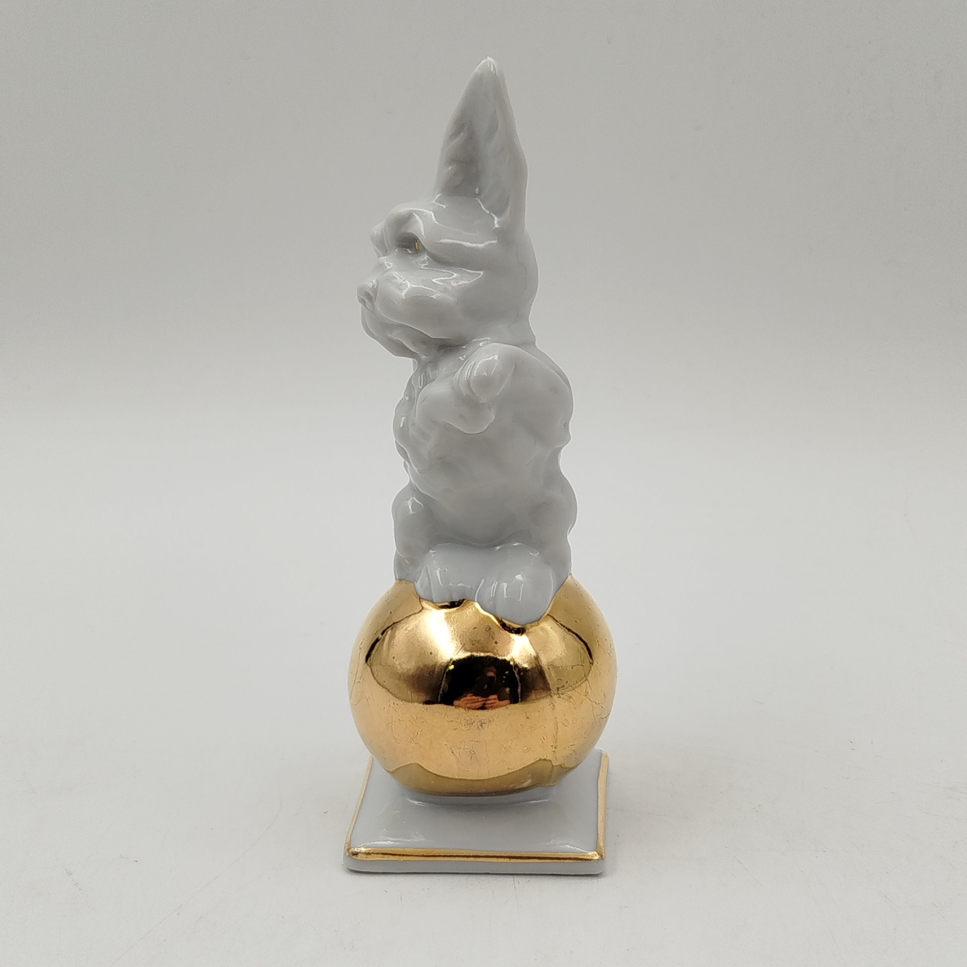 Статуэтка "Собака на шаре", фарфор, золочение, Германия, 1960-1990 гг.