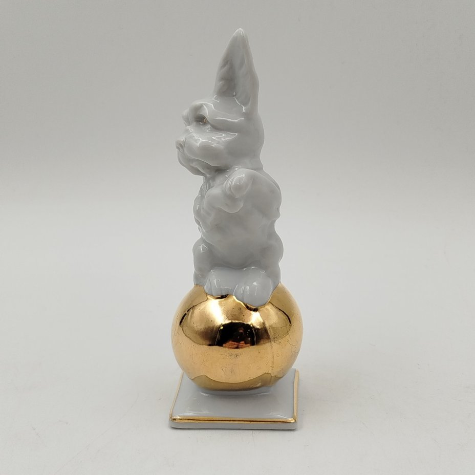 Статуэтка "Собака на шаре", фарфор, золочение, Германия, 1960-1990 гг.