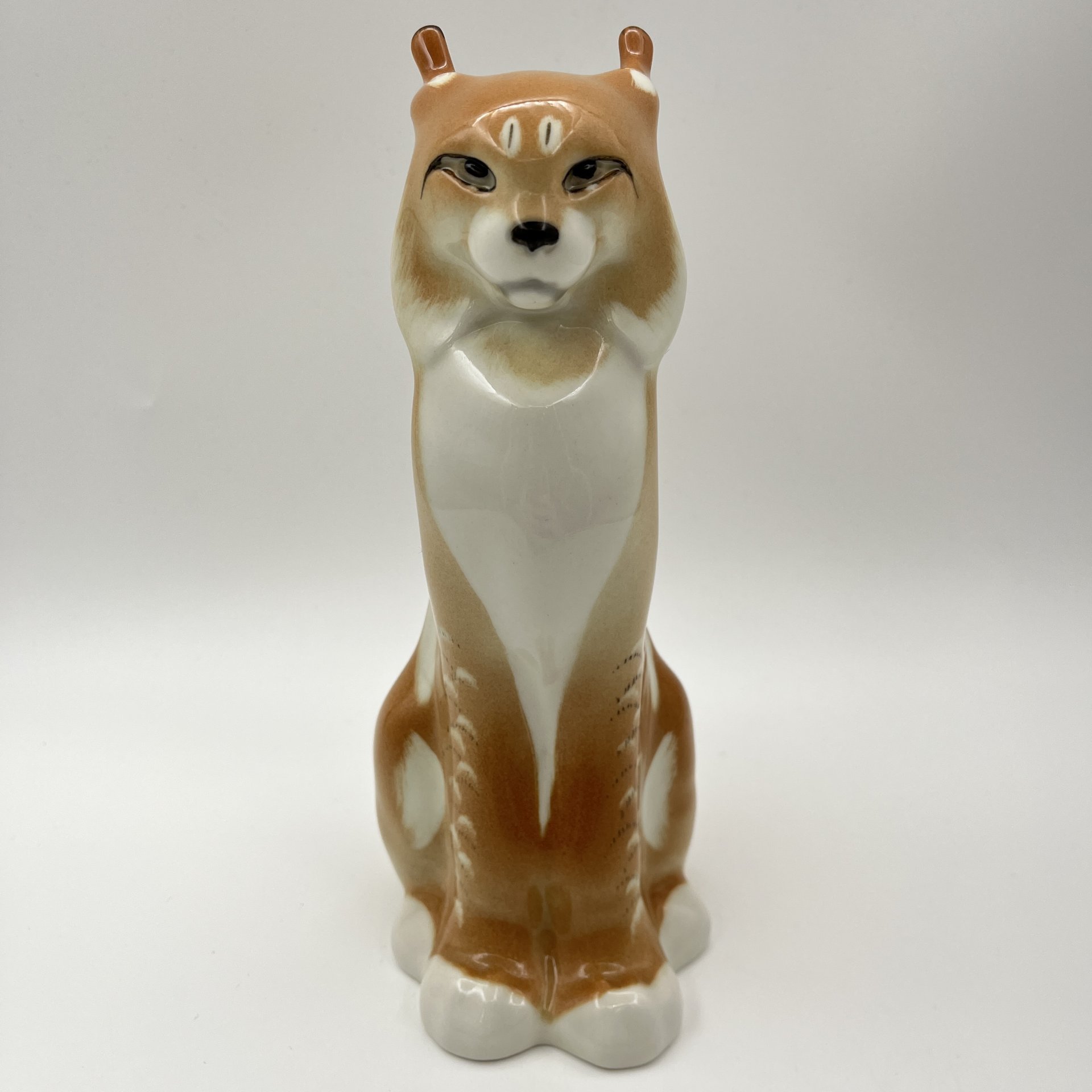 Статуэтка "Рысь", скульптор Б.Я. Воробьев, фарфор, аэрография, Ленинградский фарфоровый завод (ЛФЗ), Россия, 1980-2000 гг.