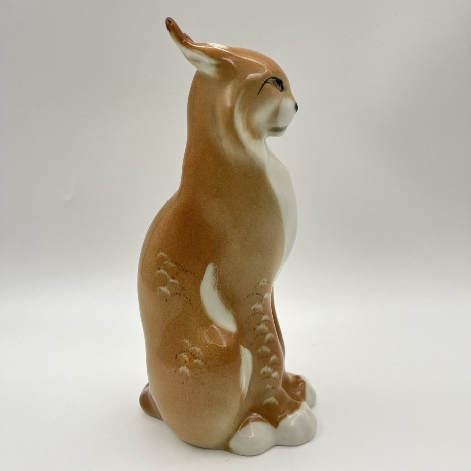 Статуэтка "Рысь", скульптор Б.Я. Воробьев, фарфор, аэрография, Ленинградский фарфоровый завод (ЛФЗ), Россия, 1980-2000 гг.