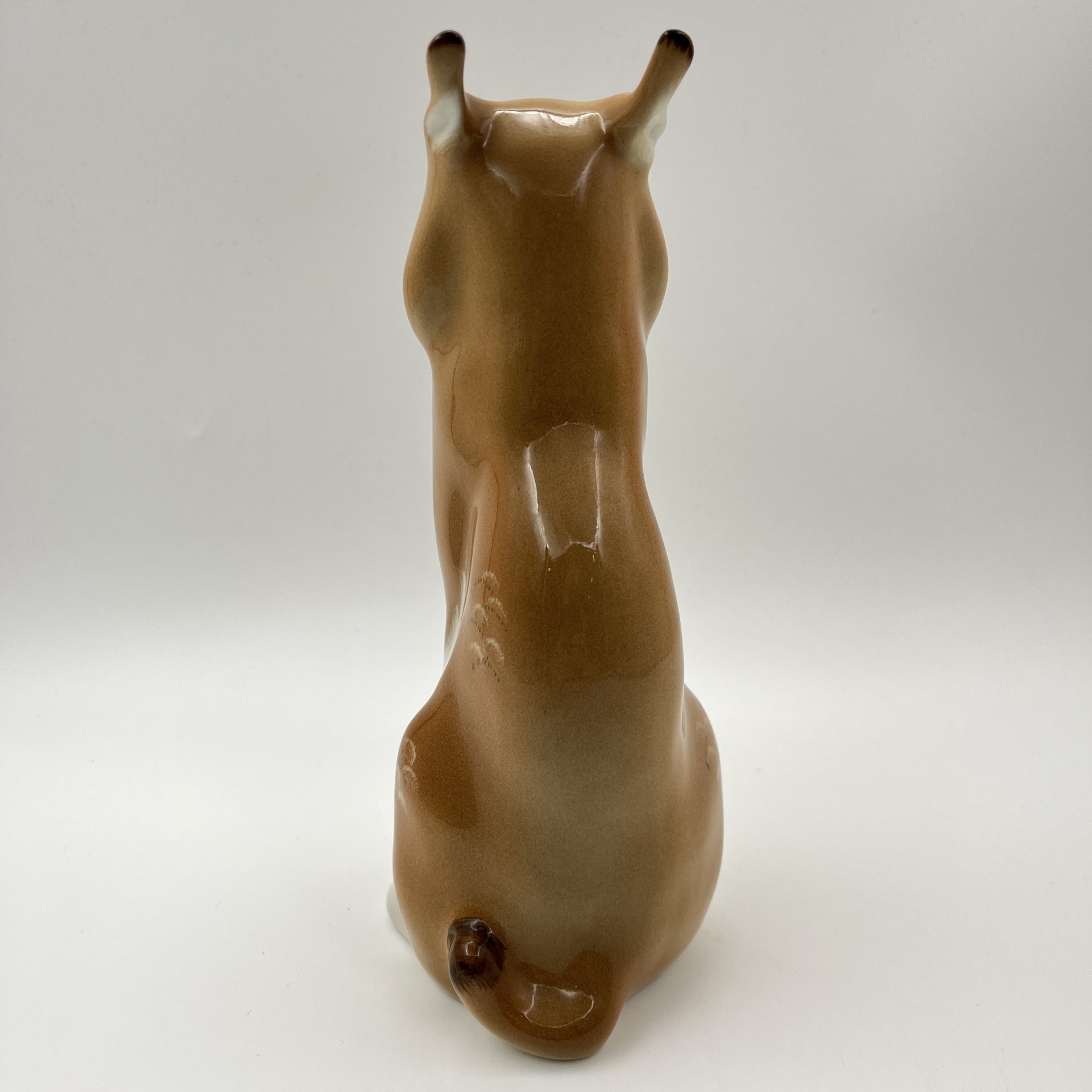 Статуэтка "Рысь", скульптор Б.Я. Воробьев, фарфор, аэрография, Ленинградский фарфоровый завод (ЛФЗ), Россия, 1980-2000 гг.