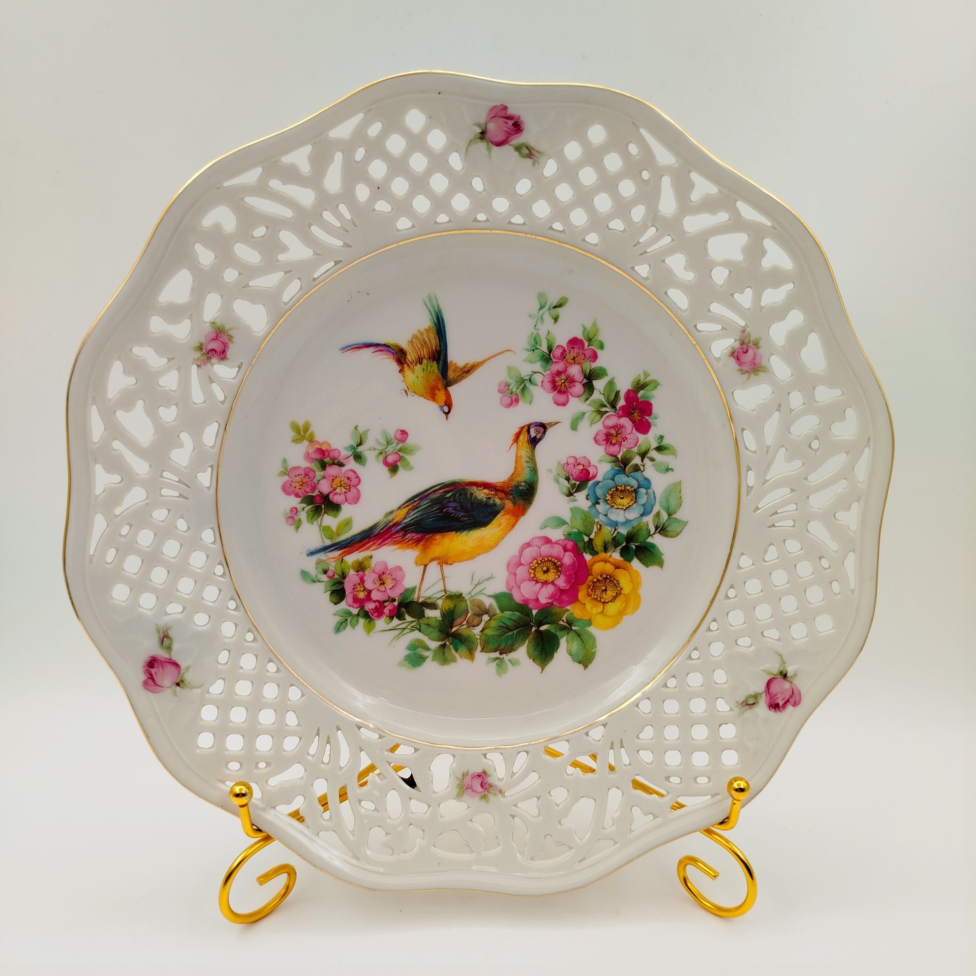 Сухарница круглой формы с прорезным бортом, с изображением птиц, фарфор, деколь, золочение, Carl Schumann, Arzberg, Bavaria, Германия, 1950-1980 гг.