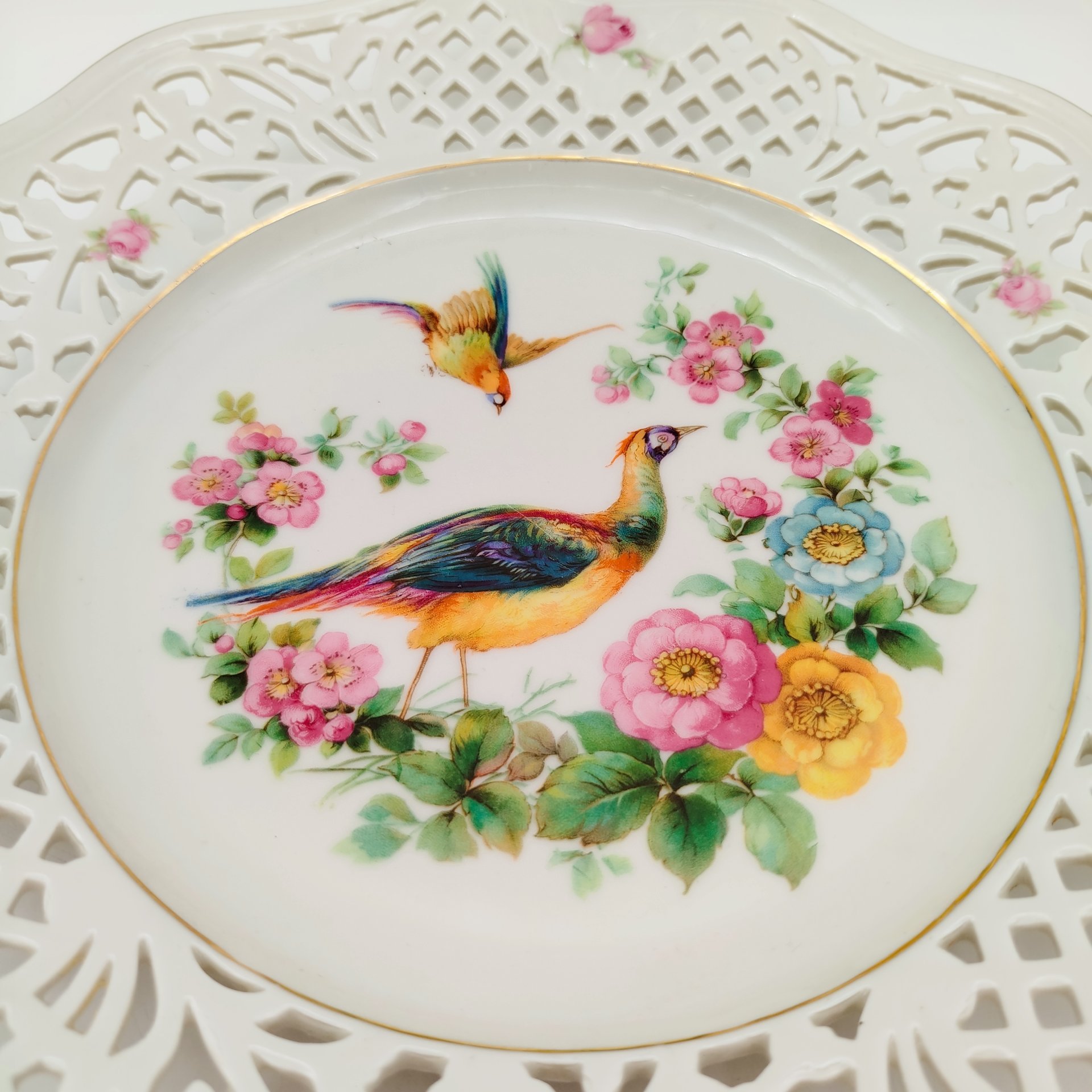 Сухарница круглой формы с прорезным бортом, с изображением птиц, фарфор, деколь, золочение, Carl Schumann, Arzberg, Bavaria, Германия, 1950-1980 гг.