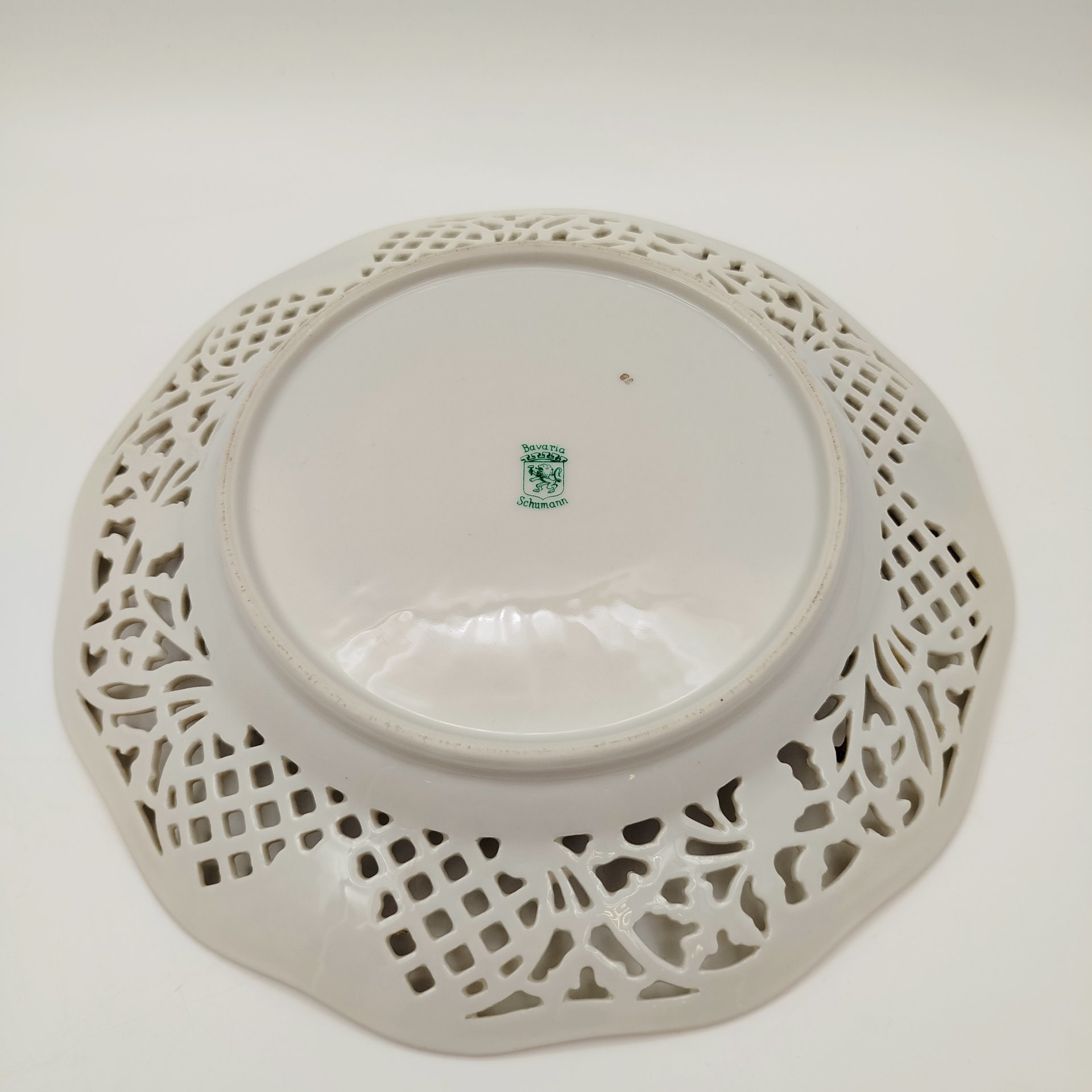 Сухарница круглой формы с прорезным бортом, с изображением птиц, фарфор, деколь, золочение, Carl Schumann, Arzberg, Bavaria, Германия, 1950-1980 гг.