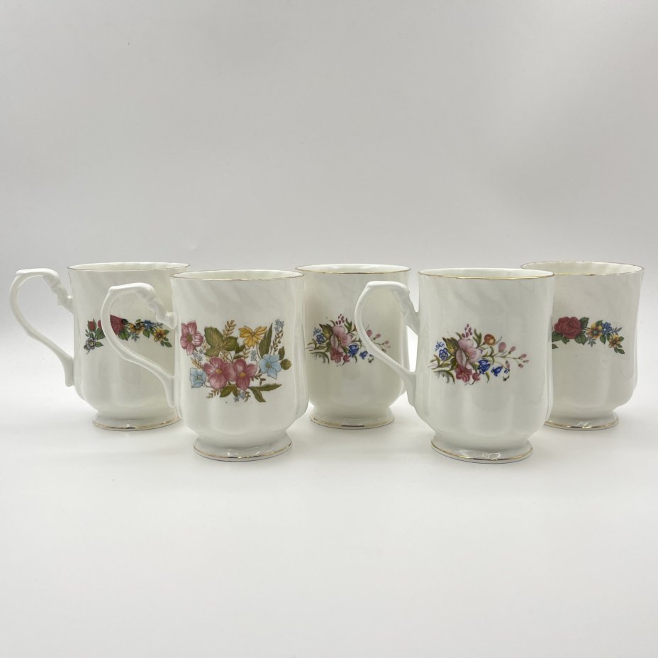 Набор из 5-ти чашек, украшенных цветочным декором, фарфор, деколь, золочение, Hitkari Potteries, Индия, 1980-2000 гг.