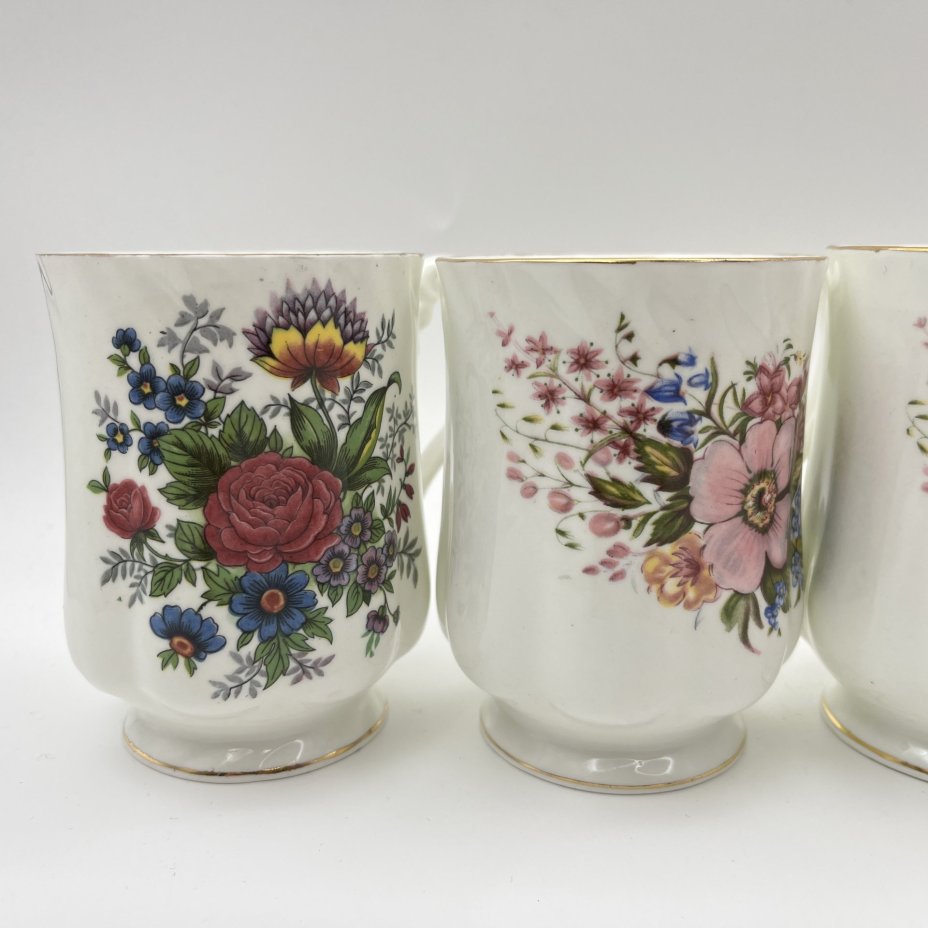 Набор из 5-ти чашек, украшенных цветочным декором, фарфор, деколь, золочение, Hitkari Potteries, Индия, 1980-2000 гг.