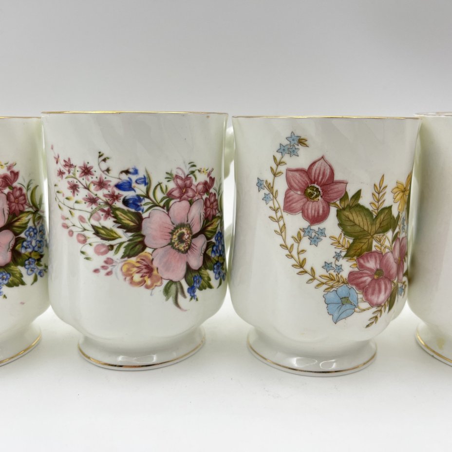 Набор из 5-ти чашек, украшенных цветочным декором, фарфор, деколь, золочение, Hitkari Potteries, Индия, 1980-2000 гг.