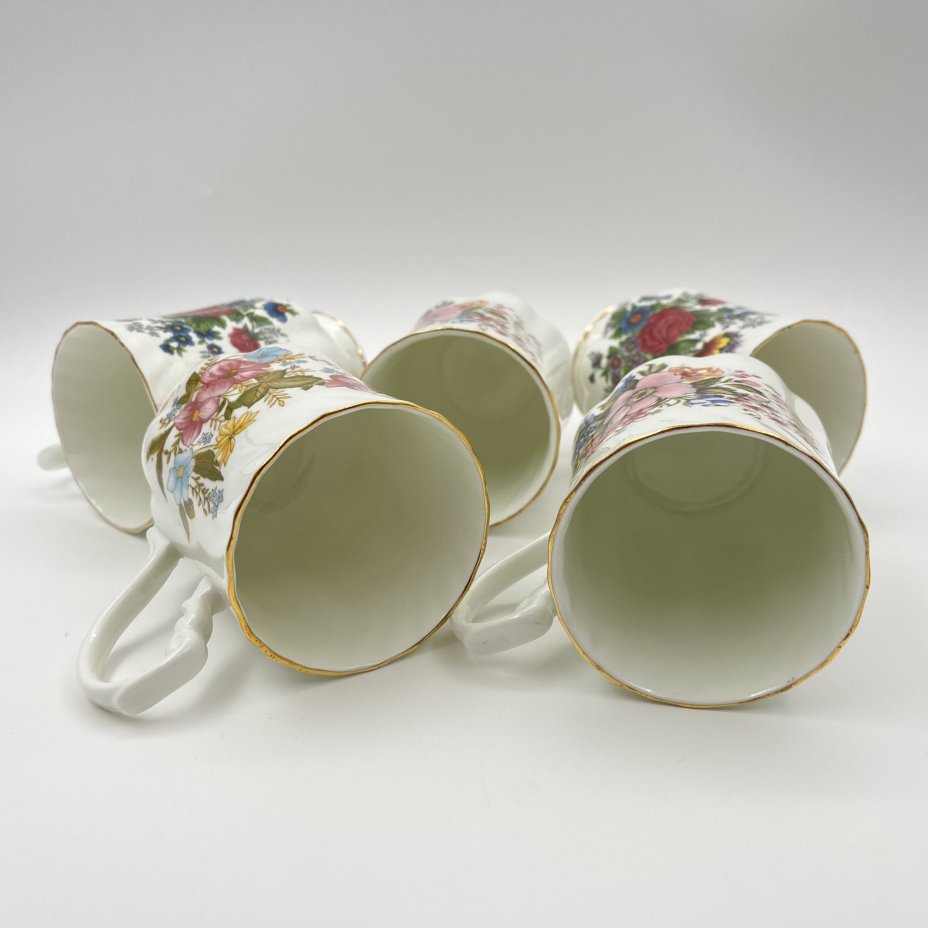 Набор из 5-ти чашек, украшенных цветочным декором, фарфор, деколь, золочение, Hitkari Potteries, Индия, 1980-2000 гг.