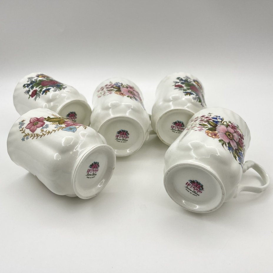 Набор из 5-ти чашек, украшенных цветочным декором, фарфор, деколь, золочение, Hitkari Potteries, Индия, 1980-2000 гг.