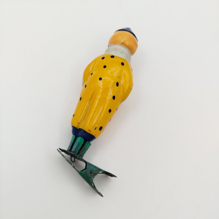 Игрушка ёлочная на прищепке "Ребенок в шарфике", стекло, роспись, металл, Завод стеклянных ёлочных украшений и оптических изделий, г. Москва, СССР, 1950-1960 гг.