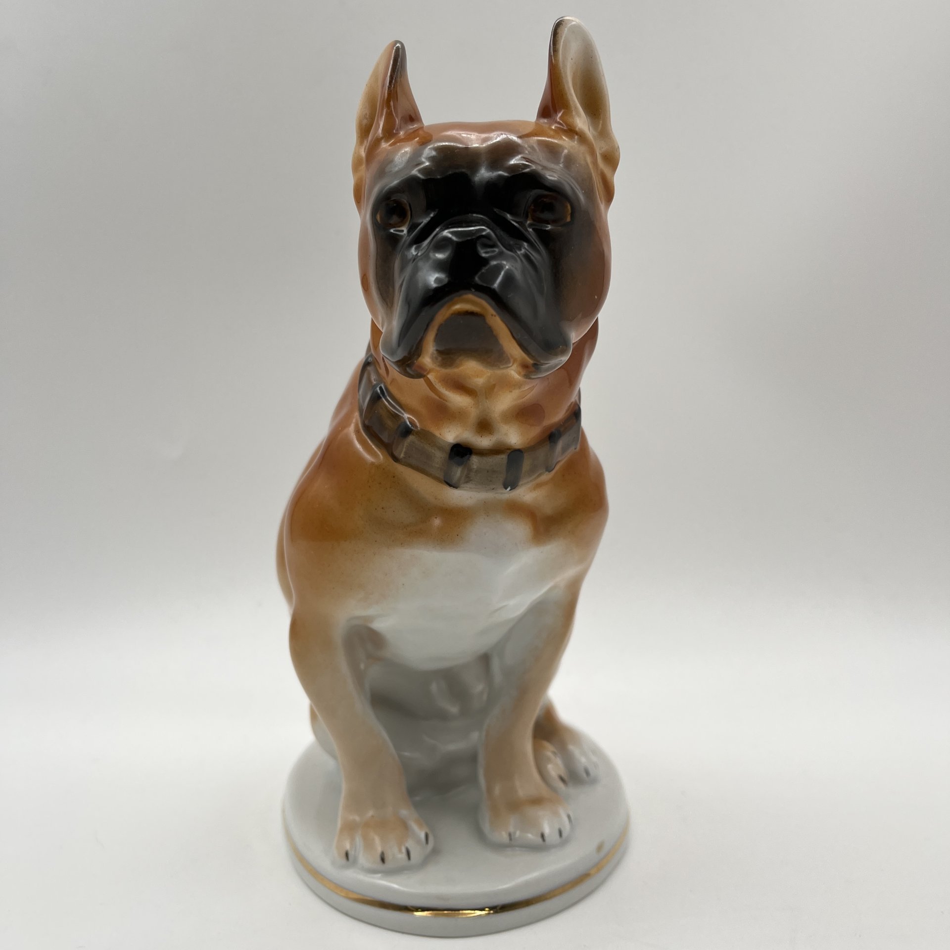 Статуэтка "Боксер", скульптор В.С. Драчинская, фарфор, роспись, Ленинградский фарфоровый завод (ЛФЗ), СССР, 1970-1986 гг.