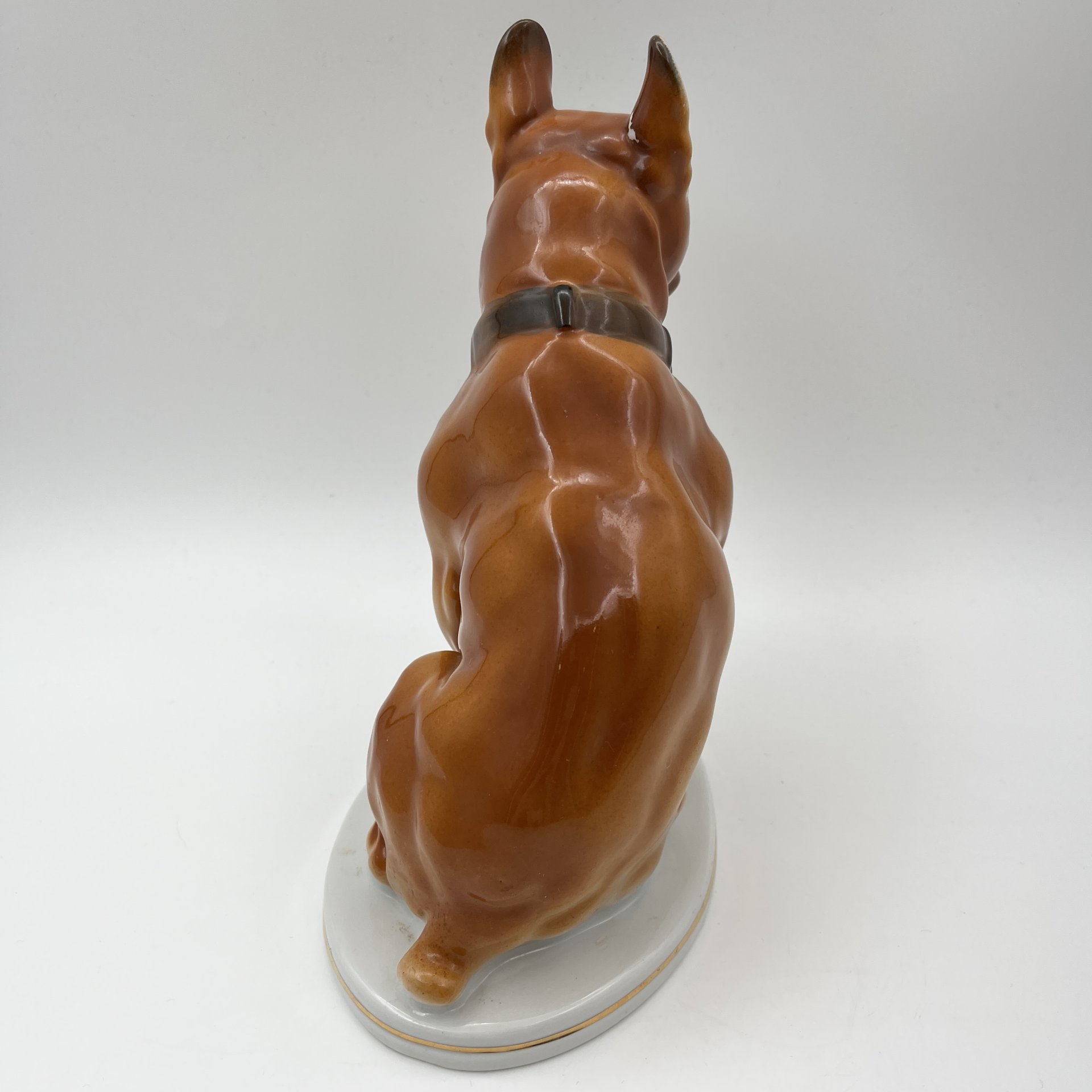 Статуэтка "Боксер", скульптор В.С. Драчинская, фарфор, роспись, Ленинградский фарфоровый завод (ЛФЗ), СССР, 1970-1986 гг.