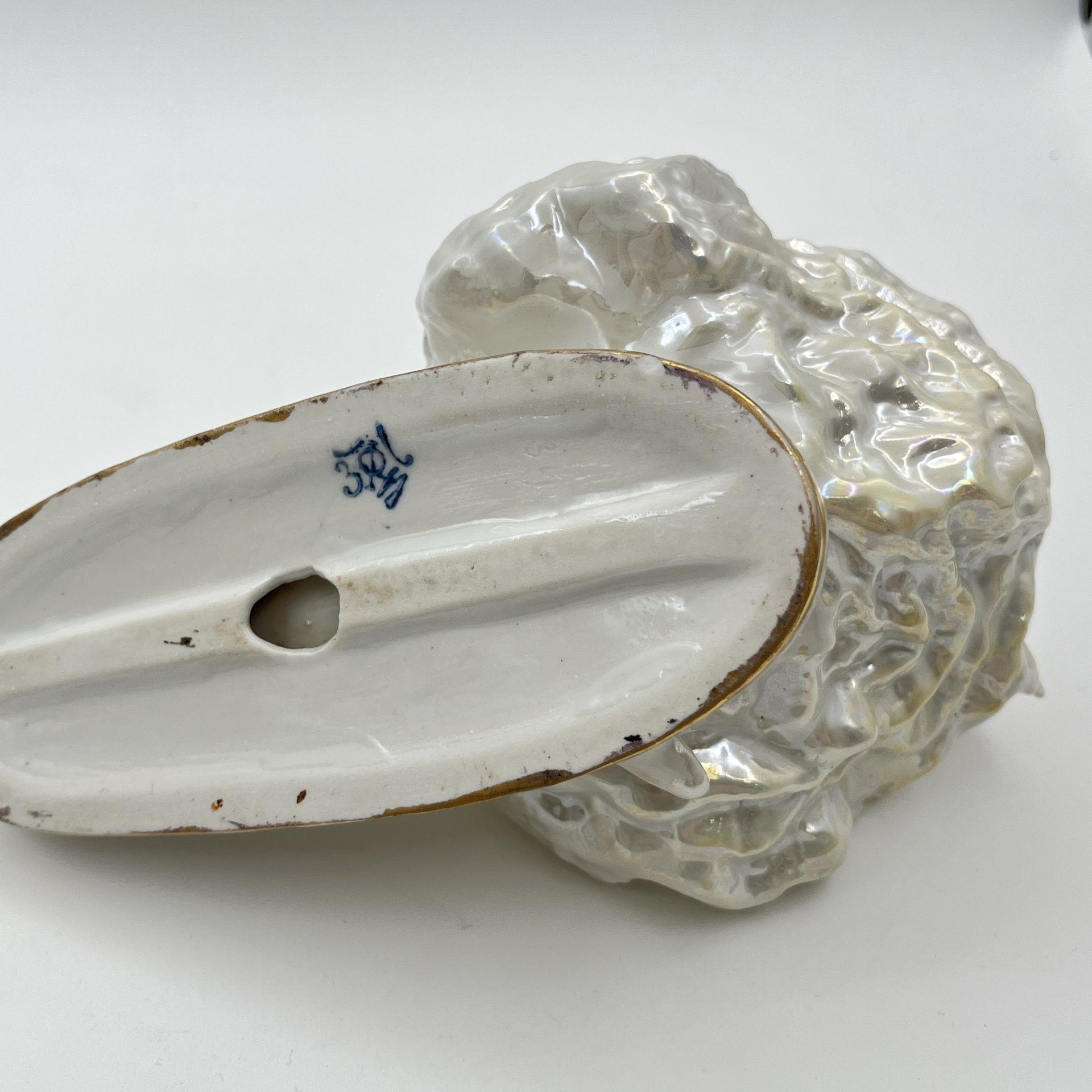 Статуэтка «Умирающий лебедь», скульптор Сычёв В.И., фарфор, роспись, люстр, золочение, Ленинградский завод фарфоровых изделий (ЛЗФИ), СССР, 1956-1967 гг.