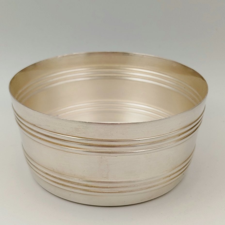 Икорница с линейным декором