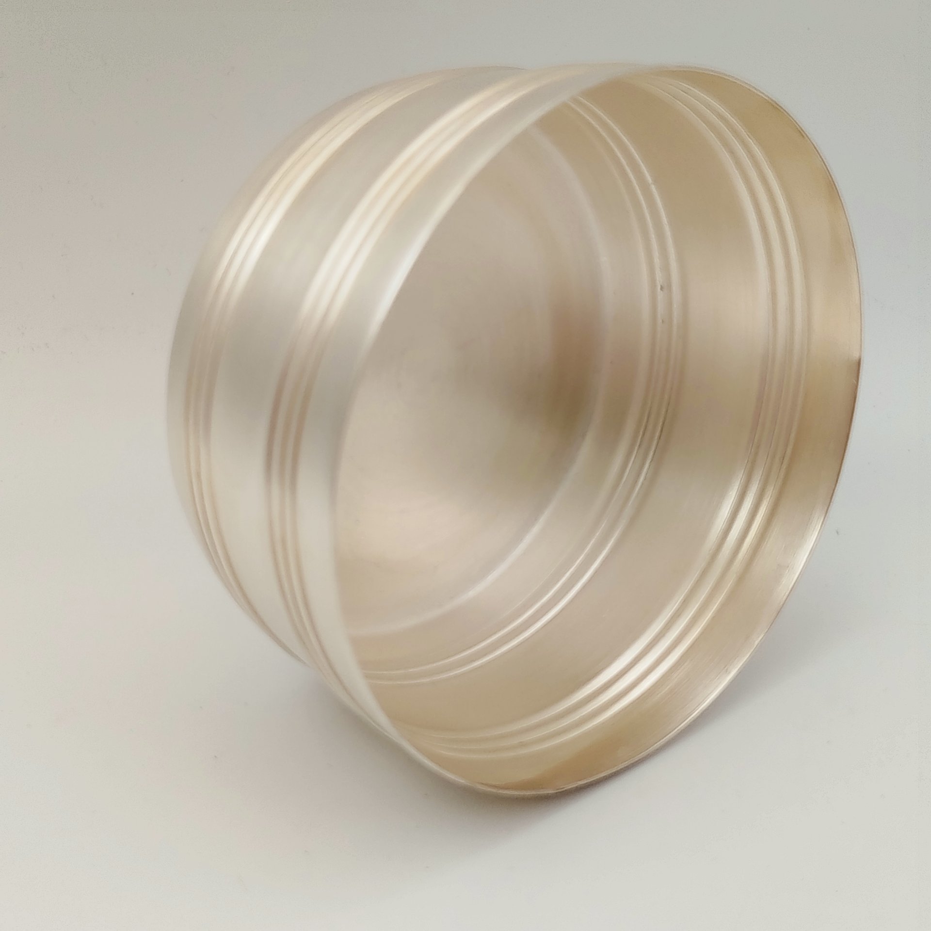 Икорница с линейным декором