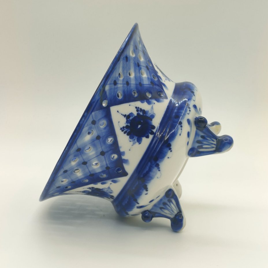 Сухарница с прорезным бортом и цветочным декором, авт. Рогов, Гжель