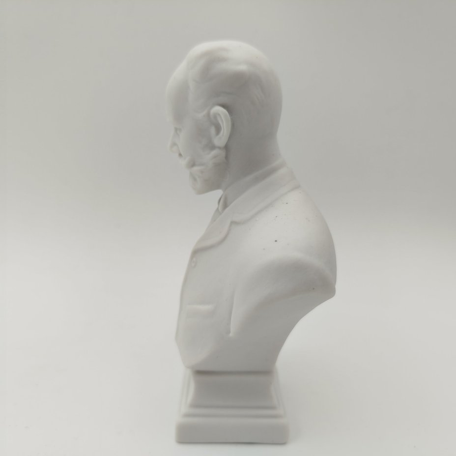 Бюст "П.И. Чайковский", Ленинградский фарфоровый завод (ЛФЗ)