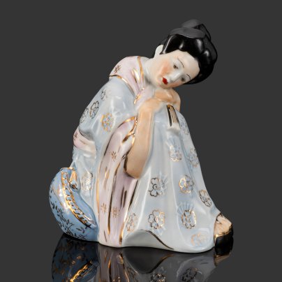 Статуэтка "Чио-чио-сан" (артистка Ф. Я. Яковлева в образе Мадам Баттерфляй), скульптор Р.И. Панцеховская