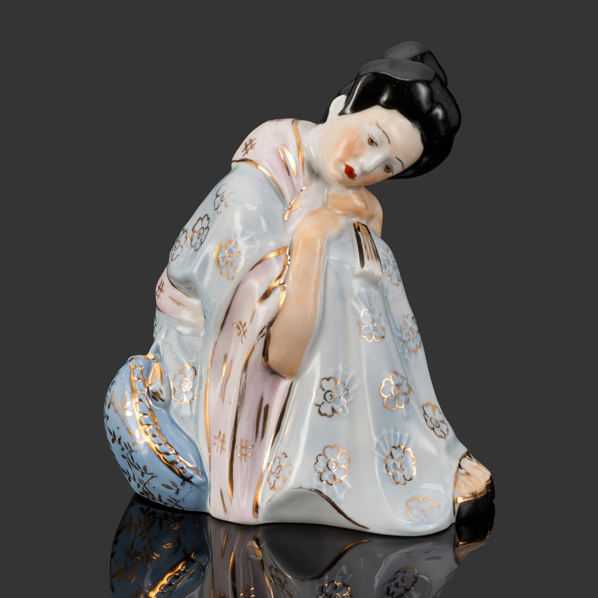 Статуэтка "Чио-чио-сан" (артистка Ф. Я. Яковлева в образе Мадам Баттерфляй), скульптор Р.И. Панцеховская