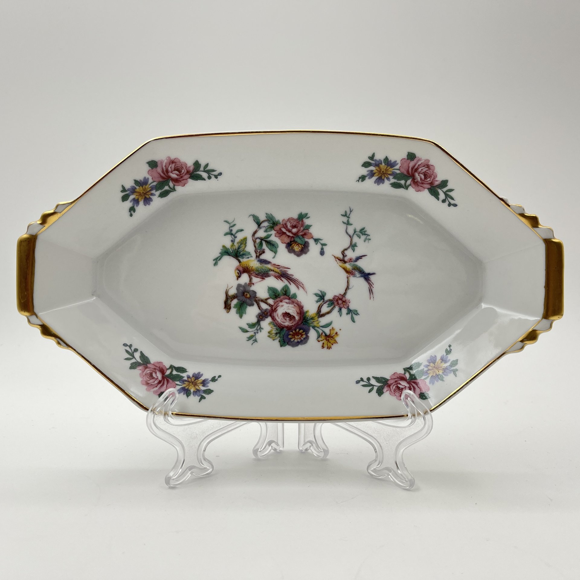 Миниатюрное блюдо (мелочница) в стиле Art Deco, украшенное изображением экзотических цветов и птиц, Cerabel porcelaine, фарфор, деколь, золочение, Бельгия, 1930-1950 гг.