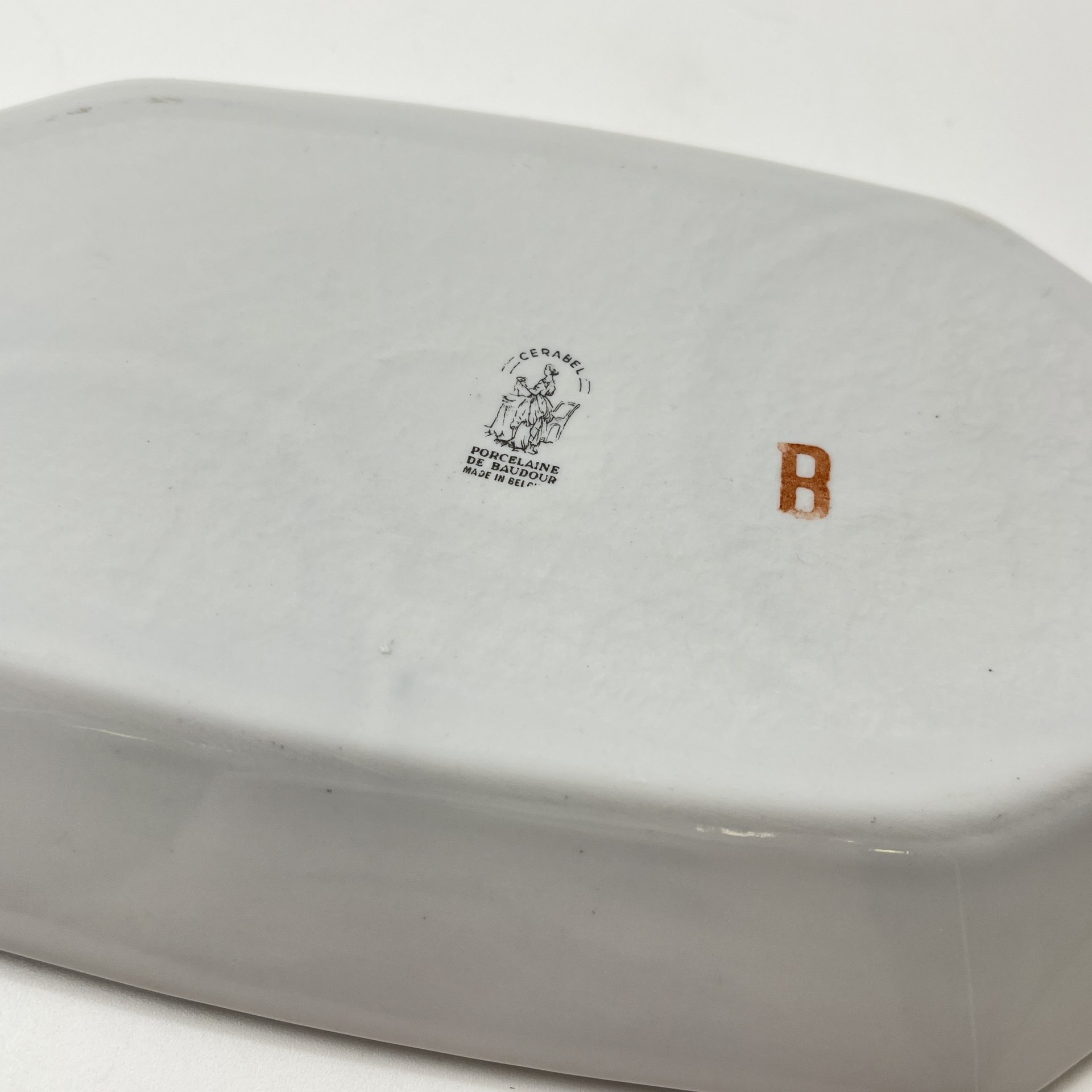 Миниатюрное блюдо (мелочница) в стиле Art Deco, украшенное изображением экзотических цветов и птиц, Cerabel porcelaine, фарфор, деколь, золочение, Бельгия, 1930-1950 гг.