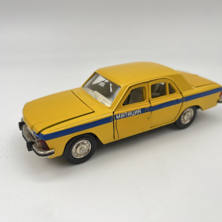 Модель милицейского автомобиля "ГАЗ 3102" (Волга), металл, пластик, СССР, 1980-1990 гг.