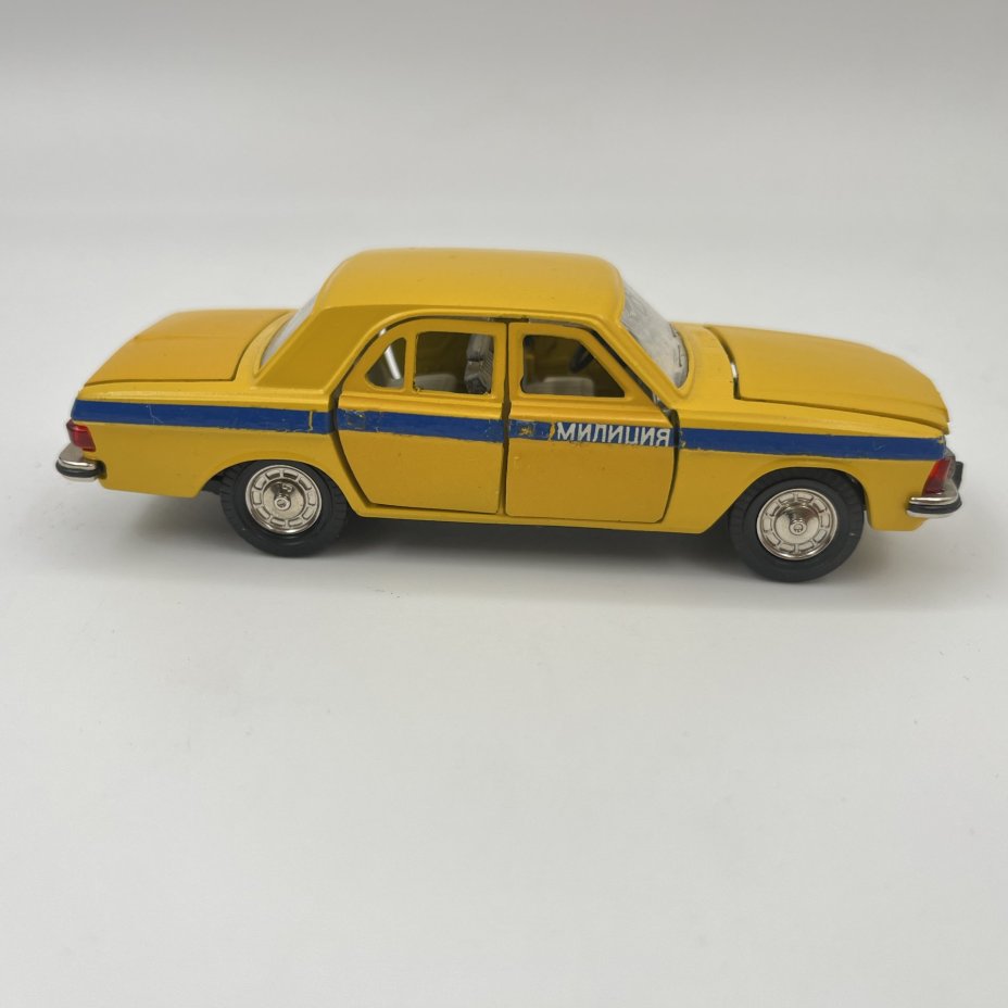 Модель милицейского автомобиля "ГАЗ 3102" (Волга), металл, пластик, СССР, 1980-1990 гг.